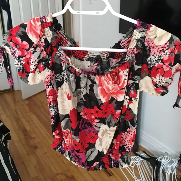Dynamite flowery off the shoulders crop top - Picture 4 of 4